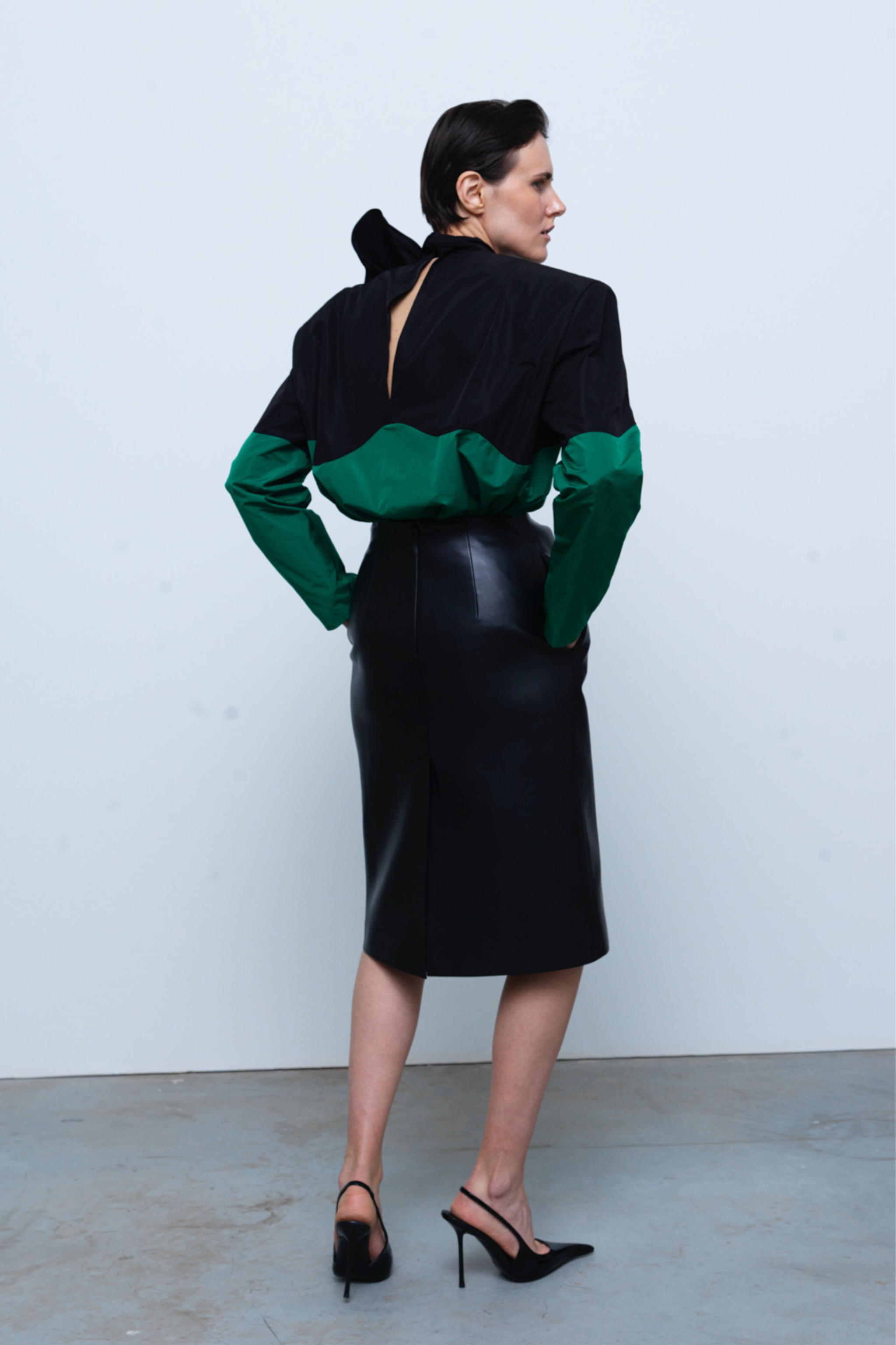 TOP#06 — Blouse with Voluminous Shoulders