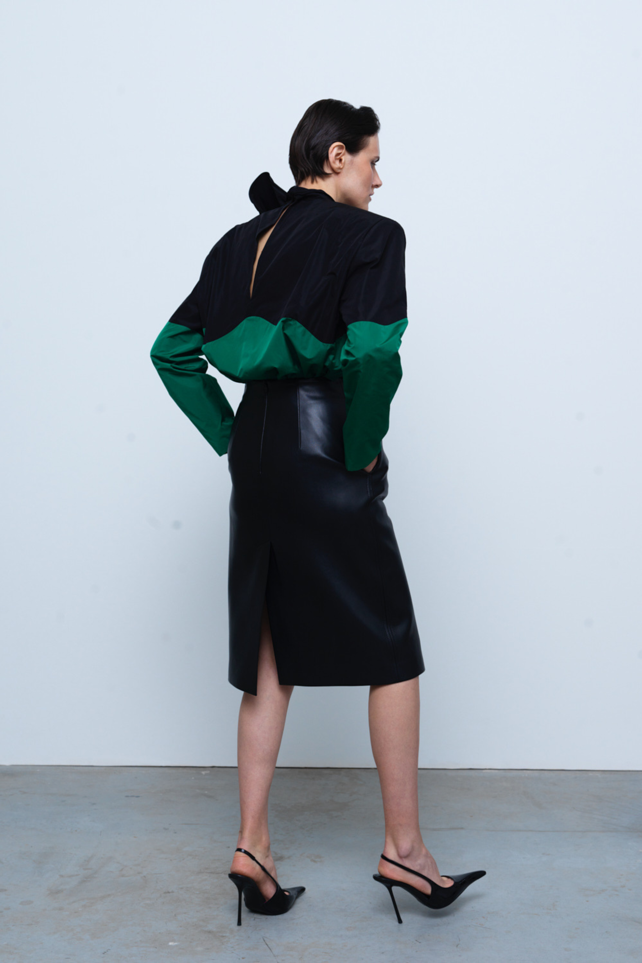 TOP#06 — Blouse with Voluminous Shoulders